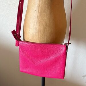 Marc Jacobs Stylish Pink Leather Crossbody Bag great pre owned condition